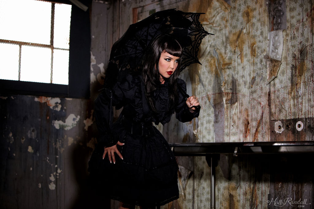 Masuimi Max in Sinister photo 3 of 17